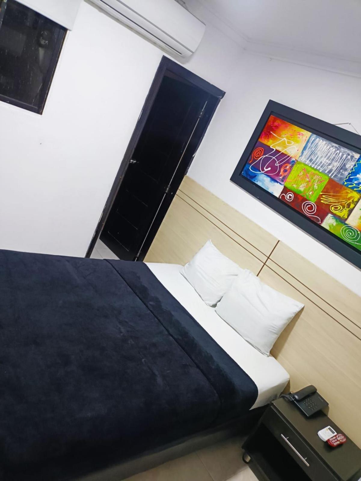 Hotel Suite Imperial 72 บาร์รังกีญา ภายนอก รูปภาพ